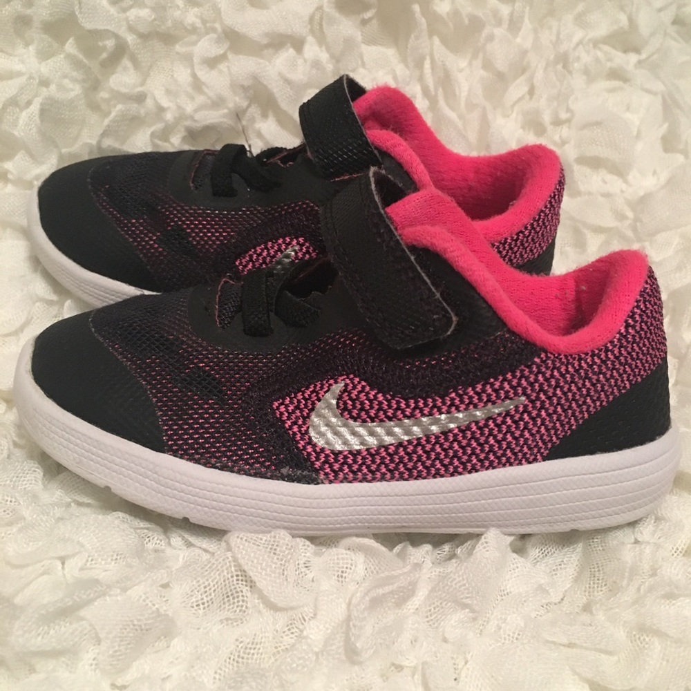 Nike toddler shoes 8c hot pink and black sneakers
